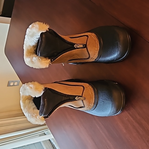 SOREL Ice Cave Women's Boots THINSULATE Faux Fur sz 9 - Picture 2 of 10